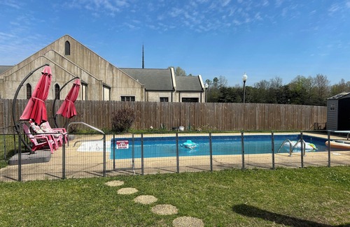 Gunter Afs House | Charming 3 bedroom 2 bath Home Oasis - Pool View, AC, and WiFi