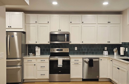 Des Moines House | Charming 3-bedroom ADU in delightful Des Moines with WiFi, AC