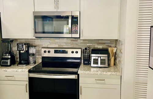 Miramar House | Charming 3 bedroom and 3 Full bathroom centrally Located in South Florida!
