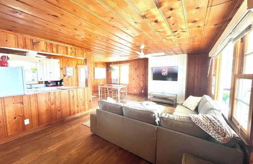 Kitty Hawk Cottage | Charming 3-bedroom cottage with an Ocean View!