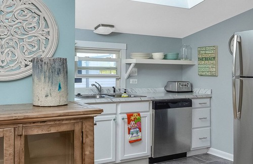 Ocean City Cottage | Charming 3 Bedroom Cottage in Downtown Ocean City Close to Boardwalk!