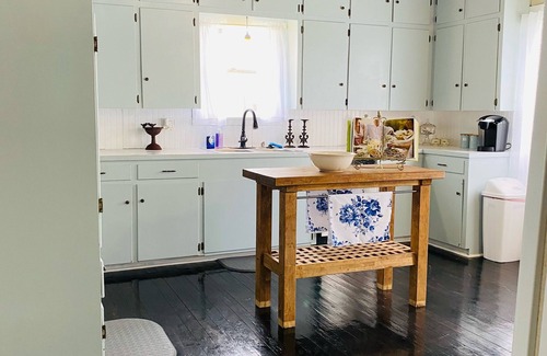 Bellville Cottage | Charming 3-bedroom country cottage on a nSmall pond