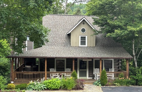 Cashiers Cottage | Charming 3-bedroom cottage Cashiers fiber WiFi w/1,200 sq ft outdoor space