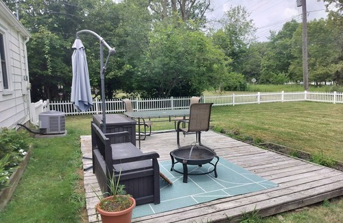 Grosse Ile Cottage | Charming 3-bedroom cottage on beautiful Grosse Ile Michigan -AC/Fitness/Parking