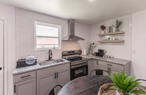 Athens Cottage | Charming 3-bedroom cottage with WiFi, AC in welcoming Athens