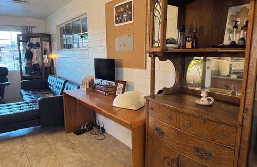 Alegre Community Cottage | Charming 3-bedroom cottage with AC, fitness room in Tempe