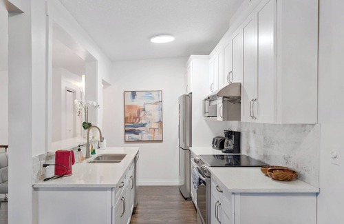 Sunnyside House | Charming 3-Bedroom Escape, Walk to the Bow River