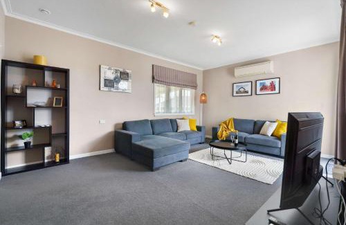 Hamilton House | Charming 3 Bedroom Family Home Pet Friendly