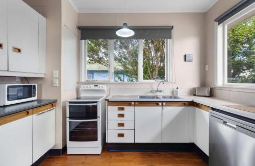 Hamilton House | Charming 3 Bedroom Family Home Pet Friendly