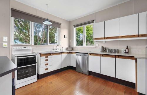Hamilton House | Charming 3 Bedroom Family Home Pet Friendly