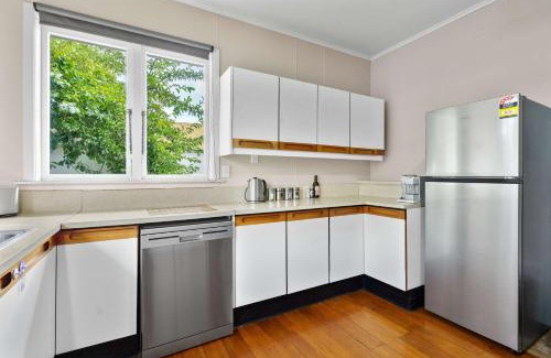 Hamilton House | Charming 3 Bedroom Family Home Pet Friendly