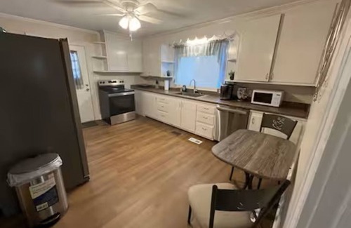 Charlotte House | Charming 3 Bedroom Getaway