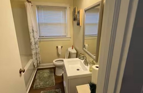 Charlotte House | Charming 3 Bedroom Getaway