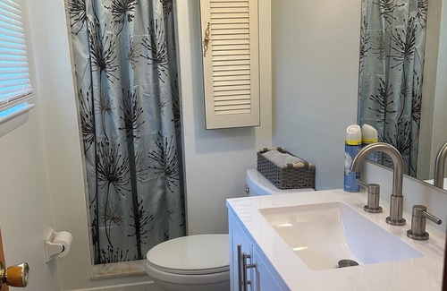 Harrisburg House | Charming 3-bedroom house in beautiful Grantville with WiFi, AC