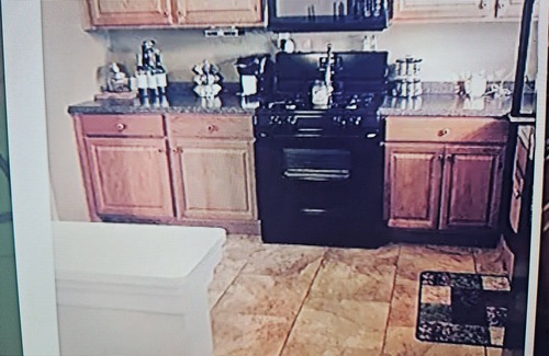 Austintown House | Charming 3-bedroom house with AC in Austintown. Smaller dogs are welcome.