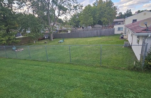 Austintown House | Charming 3-bedroom house with AC in Austintown. Smaller dogs are welcome.