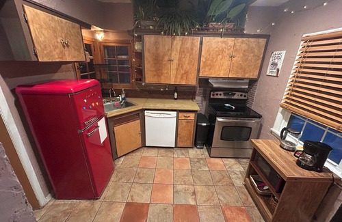 Milwaukee House | Charming 3-bedroom house in marvelous Milwaukee.