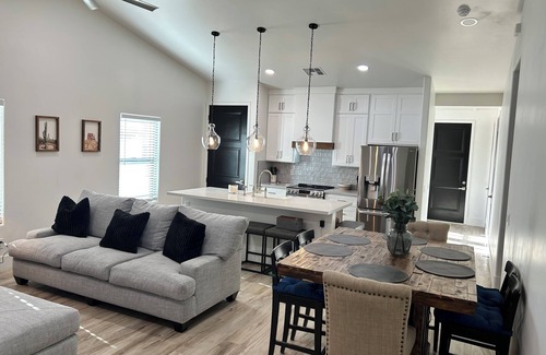 Mesa House | charming 3-bedroom home near sloan park/chicago cubs & light rail