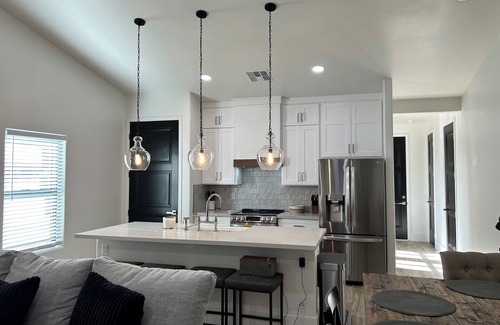 Mesa House | charming 3-bedroom home near sloan park/chicago cubs & light rail