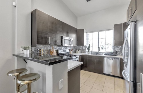 Folsom House | Charming 3-bedroom home, popular Broadstone area, walk to shops & park, WiFi, AC