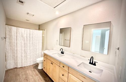 Lewisville House | Charming 3-bedroom house in delightful Lewisville with AC, WiFi