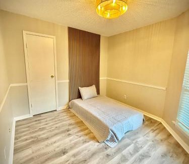 Lewisville House | Charming 3-bedroom house in delightful Lewisville with AC, WiFi