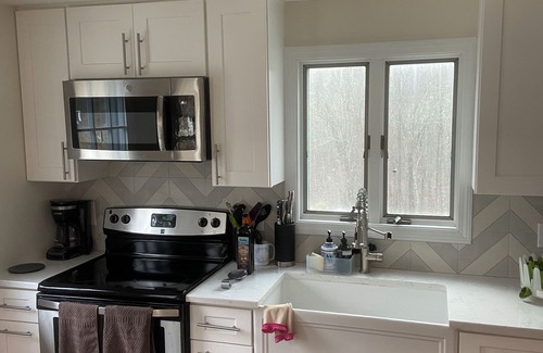 Woodbury House | Charming 3-bedroom house with WiFi, AC and salt water pool