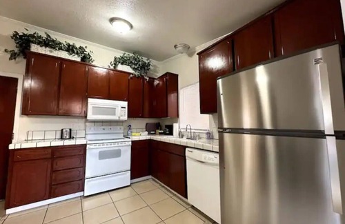 Turlock House | Charming 3-bedroom house with AC, WiFi in adorable Turlock. Dining and Hospitals