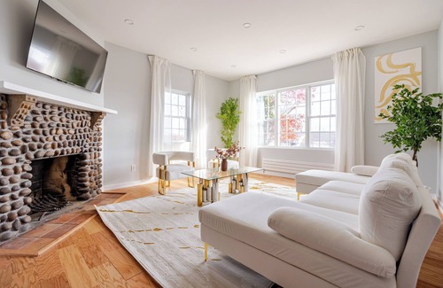 Southeast Yonkers House | Charming 3-bedroom house in Yonkers with AC, WiFi