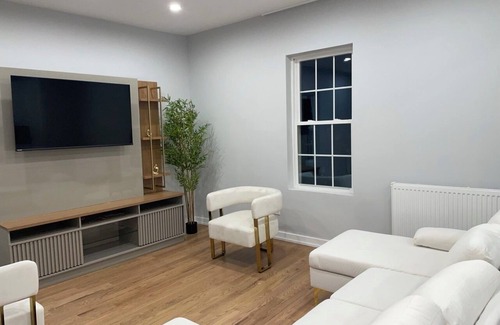 Southeast Yonkers House | Charming 3-bedroom house in Yonkers with AC, WiFi