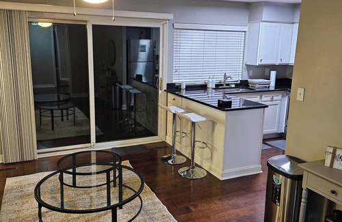 Troy House | Charming 3-bedroom house in fabulous Troy, Michigan