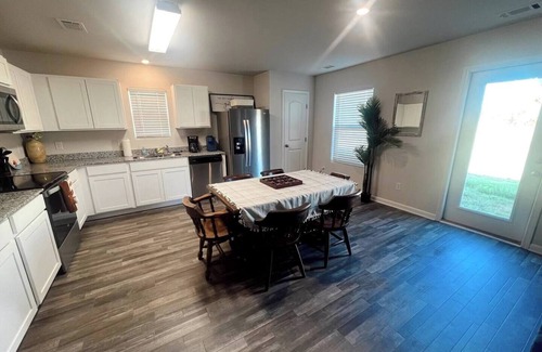 Greer House | Charming 3-bedroom house near GSP + DT Greenvillenn