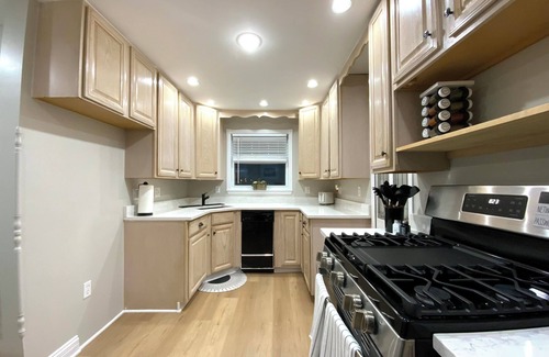 Mentor House | Charming 3-bedroom house in peaceful Mentor with AC