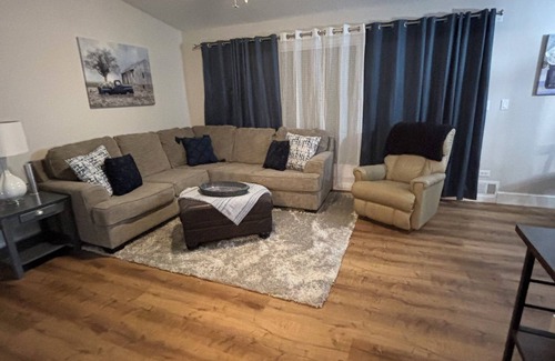 Pratt House | Charming 3-bedroom house. Perfect for executives, families or small groups.
