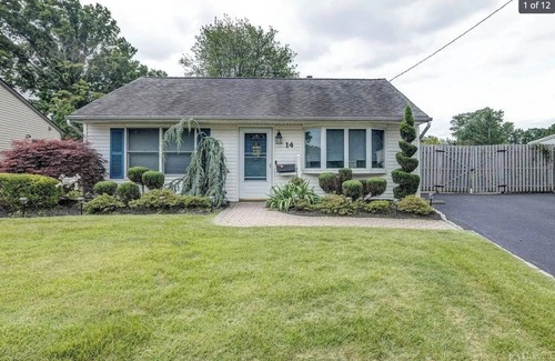 Edison House | Charming 3-bedroom NorthEast Facing Ranch with AC in delightful Edison