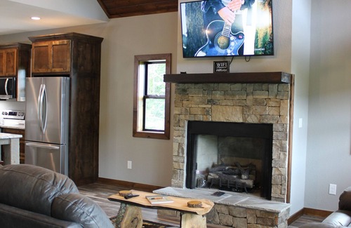 Hayesville Cabin | Charming 3 bedroom Riverside Cabin: WiFi, AC, & 3 Fireplaces in Hayesville, NC