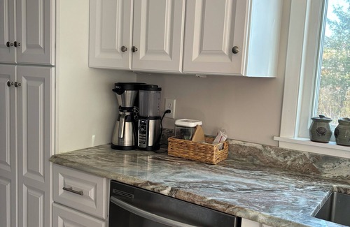 Quonochontaug House | Charming 3-bedroom townhome-like guest unit with AC and WiFi in QEBA