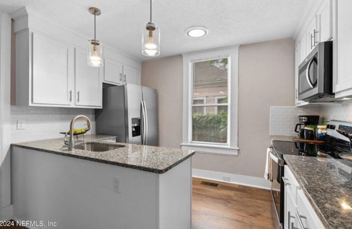 Riverside House | Charming 3-bedroom/3 bath house with WiFi & AC, walkable Riverside neighborhood