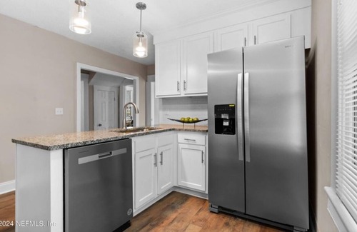 Riverside House | Charming 3-bedroom/3 bath house with WiFi & AC, walkable Riverside neighborhood