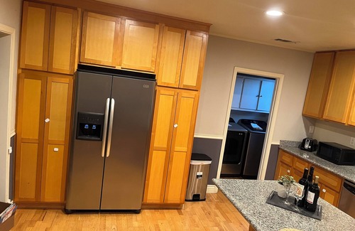 Ashland House | Charming 3-bedroom bungalow in terrific San Lorenzo with AC, WiFi. 3 bed2 bath