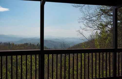 Sevierville Cabin | Charming 3-bedroom cabin with hot tub and stunning views in serene Sevierville