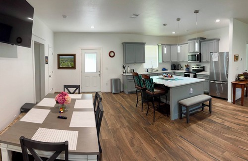 Wills Point House | Charming 3-bedroom 2-Bath house on 3 Acres lot near Lake Tawakoni that sleeps 8