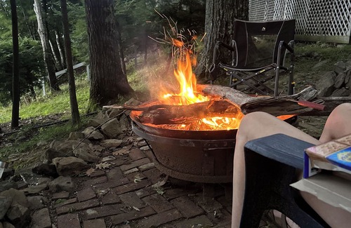 Vassalboro Cottage | Charming 3-bedroom waterfront cottage with AC, WiFi and spectacular sunset views