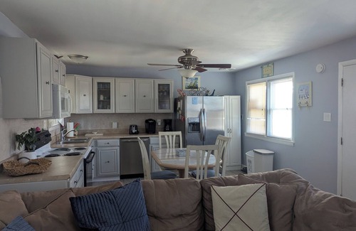 Lower Township Apartment | Charming 3-Bedroom Wildwood Crest Spot: Beach, Bay, and Boardwalk- all so close!