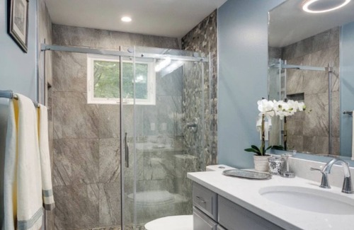 Oak Park House | Charming 3 beds 2 full baths close to Chicago downtown walking to trains