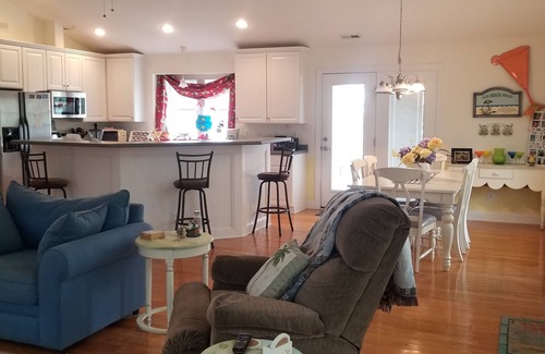 Hampstead House | Charming 3-BR cottage with open floor plan, near Surf City Beaches & Marina.