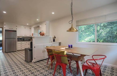 Redwood Heights House | Charming 3 BR Home Near Redwood Park w/Bay Views