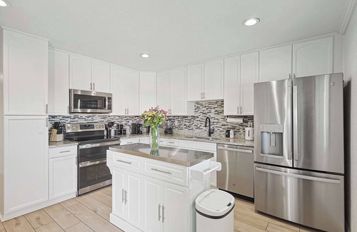 The Colony House | Charming 3BD 2BA Villa