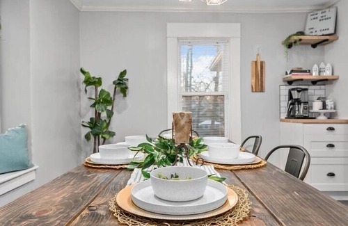 South Kansas City House | Charming 3Bed/2Bath House in the Heart of Kansas City!