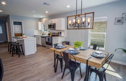 Eastside Promise Neighborhood Cottage | Charming 3br/1ba Close to Vibrant Downtown